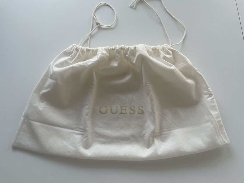 Woreczek guess przeciwkurzowy