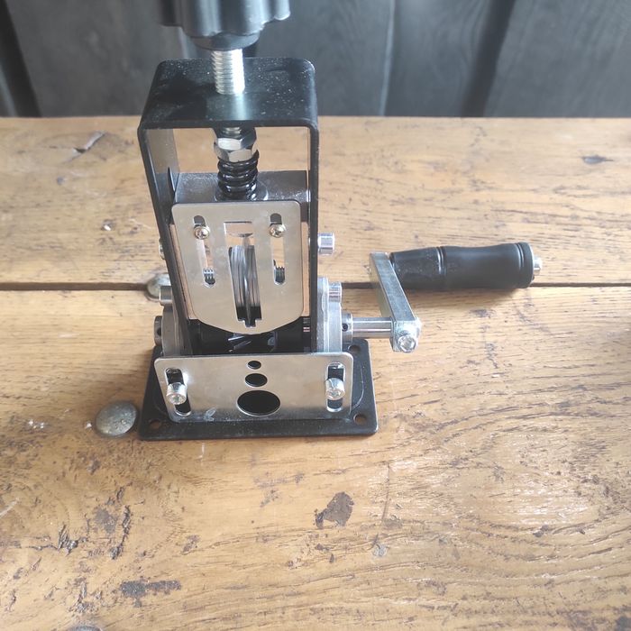 Станок для чистки кабеля для зняття ізоляції