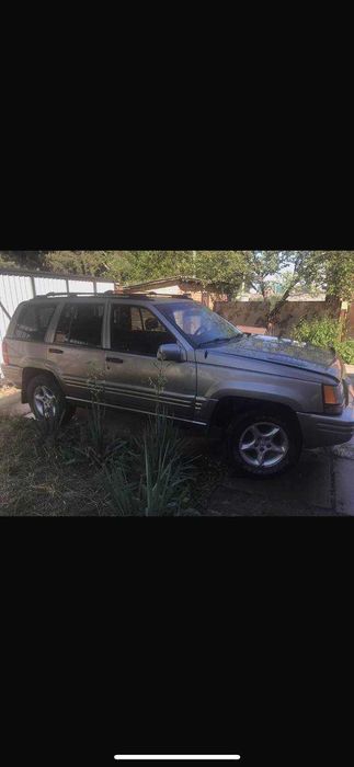 Продається легендарний Jeep Grand Cherokee ZJ 5.9 Limited — найпотужніший і рідкісний заводський ZJ з мотором V8 5.9 (245 к.с.). Справжній американський SUV з характером і відмінною тягою.

Авто в дуже гарному візуальному стані на свої роки,без ДТП і критичної гнилі,в автомобілі стоїть новий комплект грязьових колес,по технічному стану є нюанси з повним приводом треба замінити підшипник переднього моста.
Продаю по тех.паспорту 
Всі питання в лс або по номеру