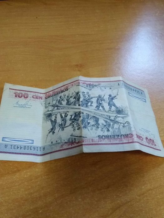 Nota do Brasil e 3 moedas portuguesas