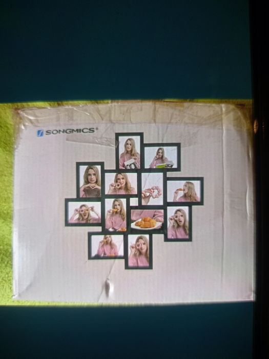 Niekompletna ramka na zdjęcia ( brak śrubek kołków do łączenia )