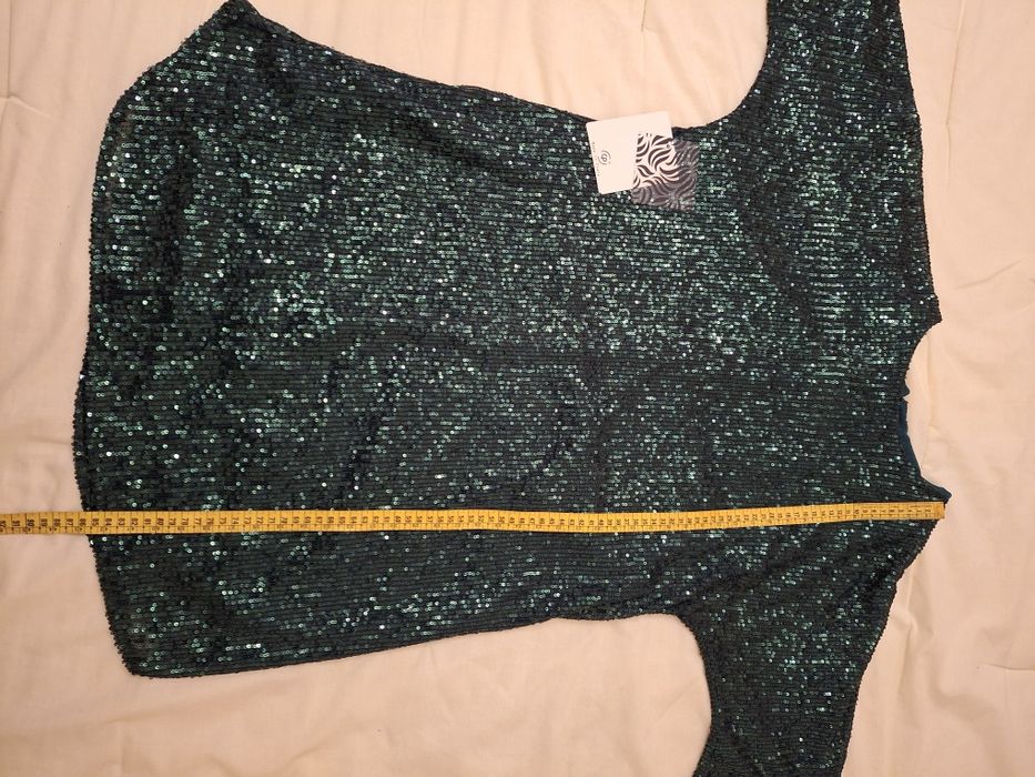 Vestido cirto de lantejoulas verde garrafa