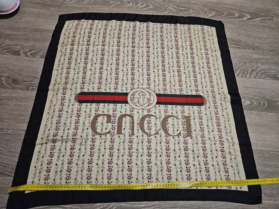 Оригинальный шелковый платок Gucci Christian Dior