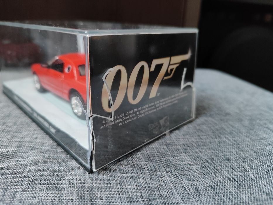 Model samochodu Bonda 007  Ford Thunderbird
