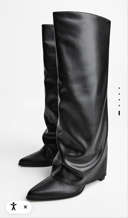 Чоботи труби з каблуком Bershka