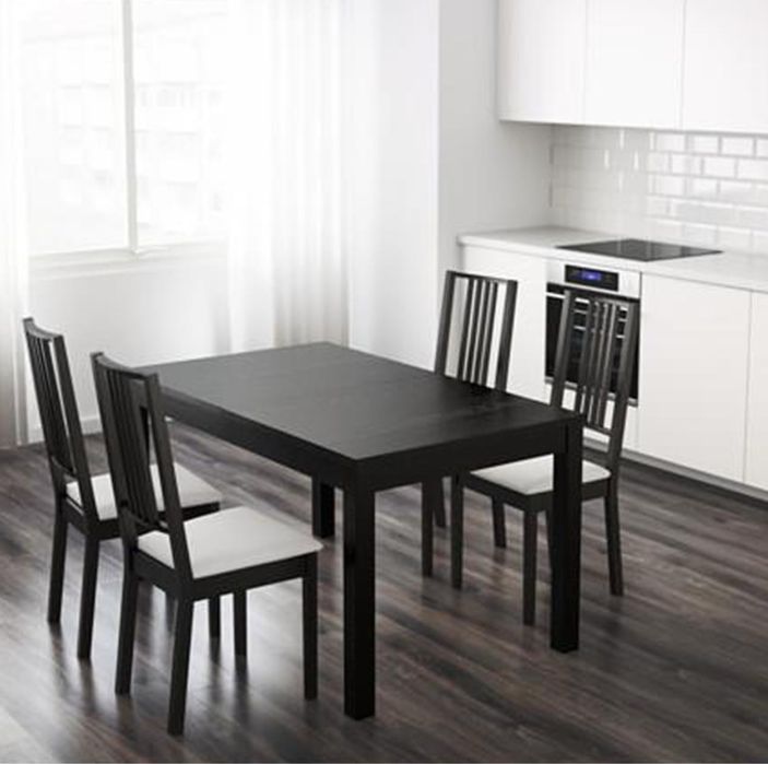 Mesa extensivel + 4 cadeiras como novas