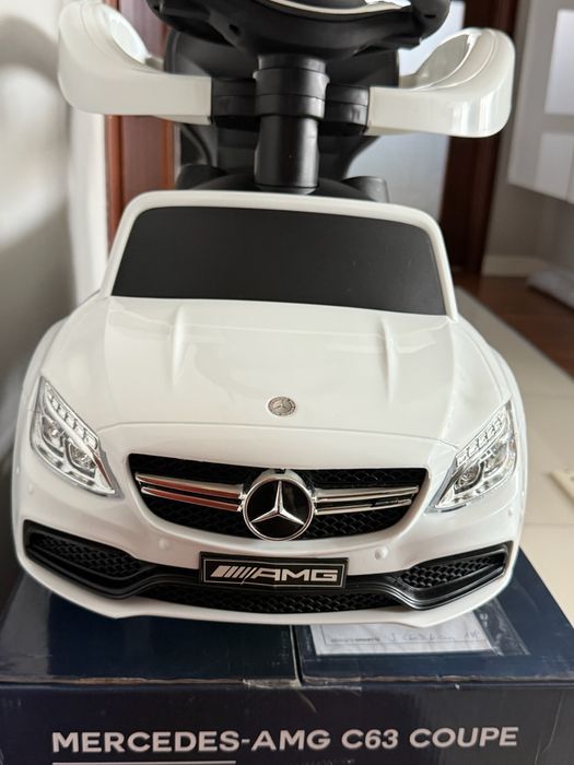 Jeździk Mercedes AMG C63 2w1. Pchacz, muzyka, klakson