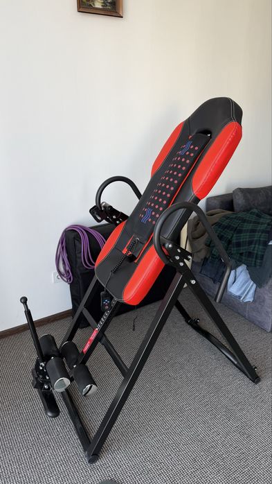 Інверсивний стіл з масажером