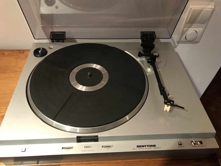 Gira-discos vinil Benytone M2600P vintage