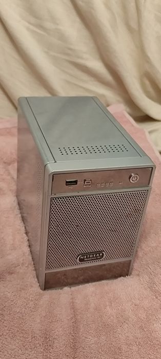 Serwer NAS NETGEAR ReadyNAS NV+ RND4250;  4 zatoki; Śrubki + Kabel; Sprawny 100%
