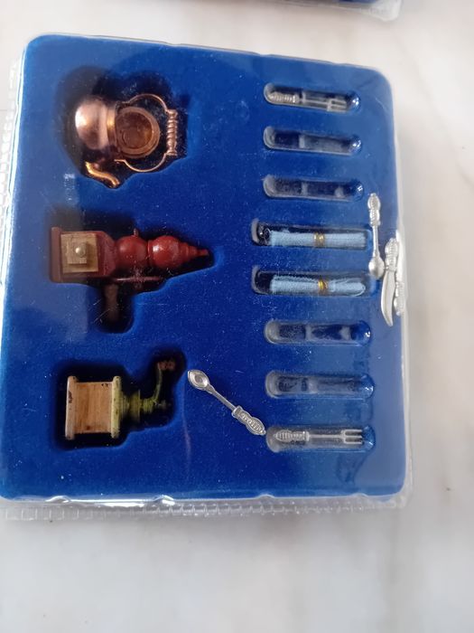 Conjunto de Miniaturas Antigas Utensílios