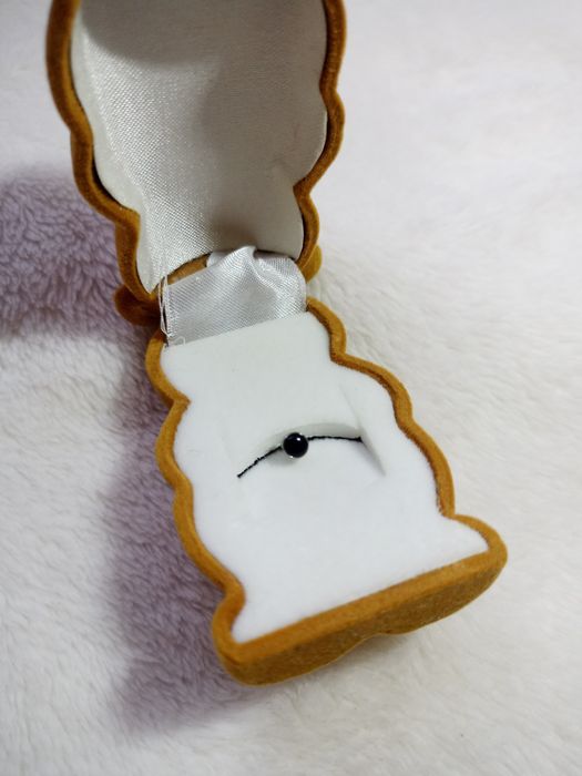 Чоловіча сережка.