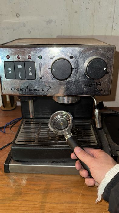 Кавомашина на один холдер з капучінатором та кавомолкою