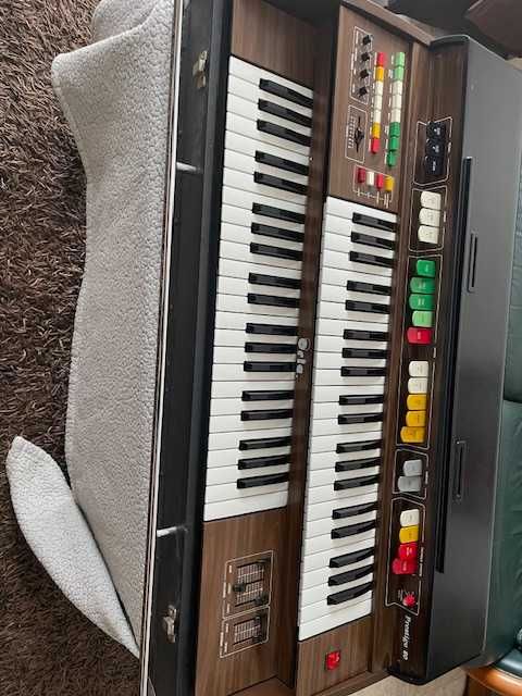 Vendo orgão com pouco uso