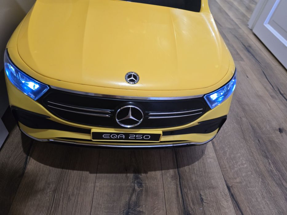 Електромобіль Mercedes Benz дитячий