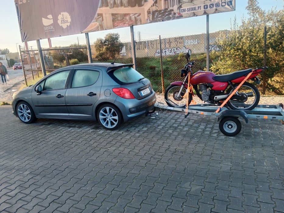 Atrelado para moto com caixa
