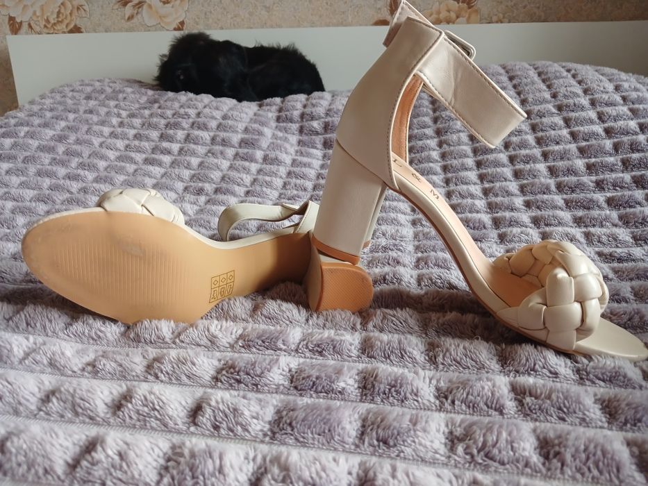 Жіночі туфлі на підборах 38р