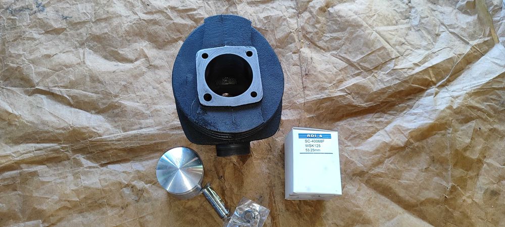 Cylinder WFM 125 G16 WSK ZMD oryginał PRL nowy po szlifie zestaw