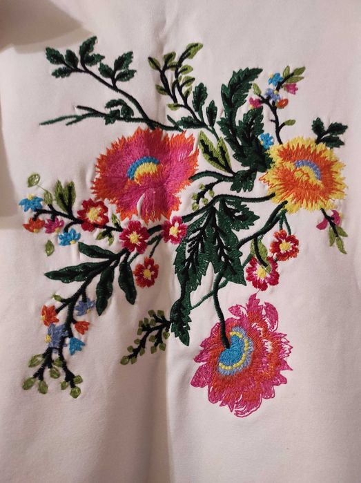 Сукня Zara з вишивкою