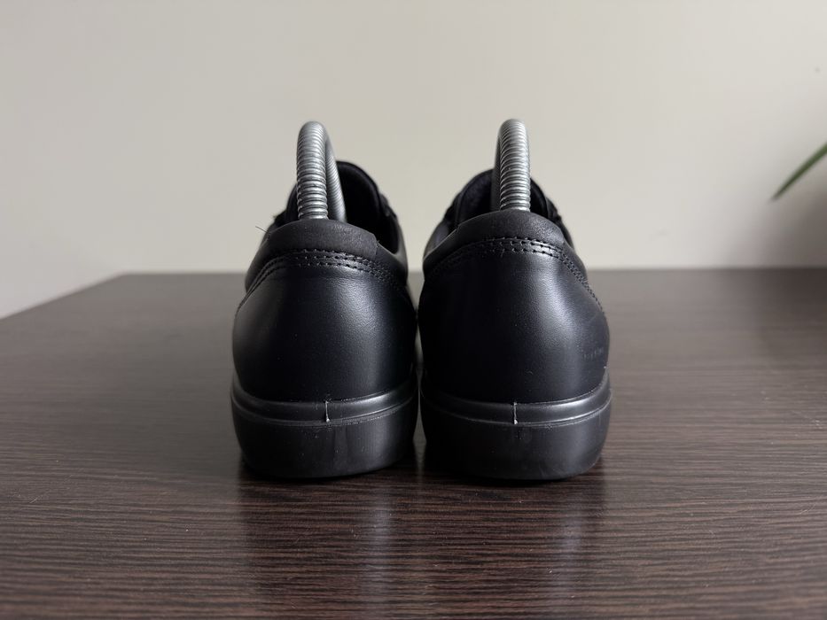 Кеди ECCO SOFT CLASSIC STRATUS BLACK 85762352440 Розмір 40 на 25.5 см Шкіра