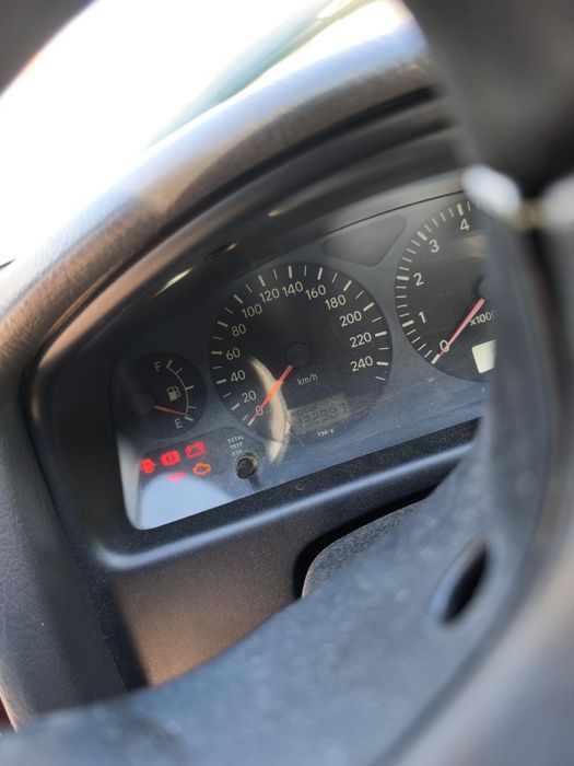 Toyota Avensis 1.6 gasolina