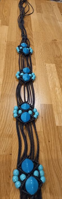 Pasek damski wiązany z turkusowymi kamieniami