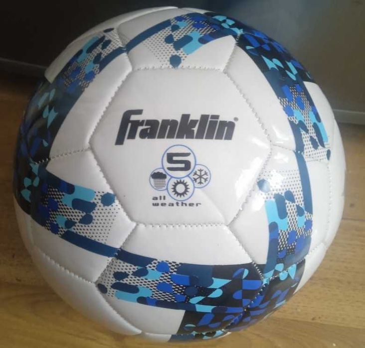 ПродамАбсолютноНОВИЙ Фірмовий м'яч доФутболу
FRANKLIN Original розмір5