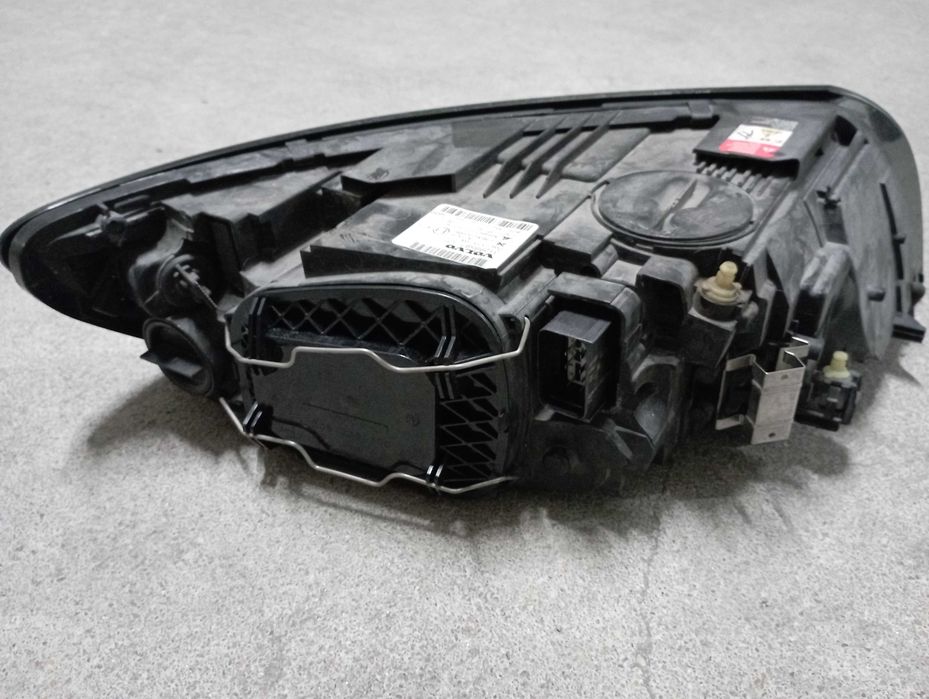 Ótica frontal esquerda, Volvo V50, ano 2012 (bi-xenon direcional)