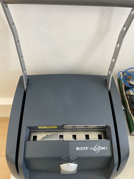 Máquina de encadernar de pressão - Leitz