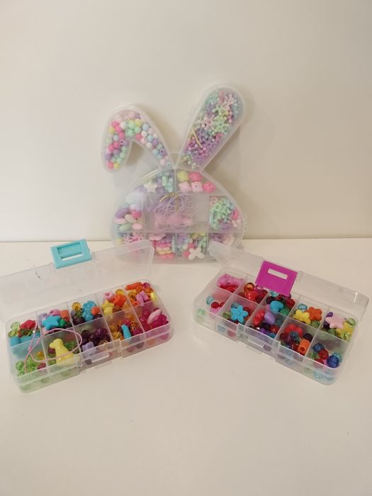 Caixas com missangas