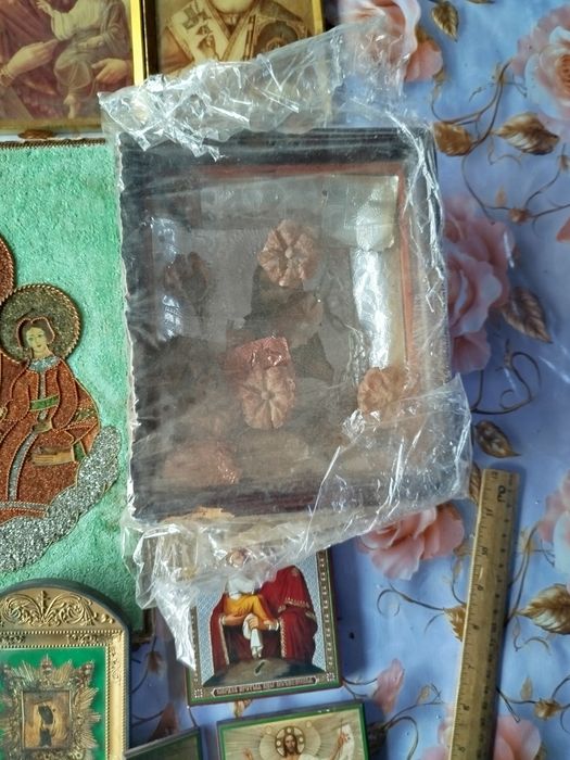 Продам Старинные иконы цена за все