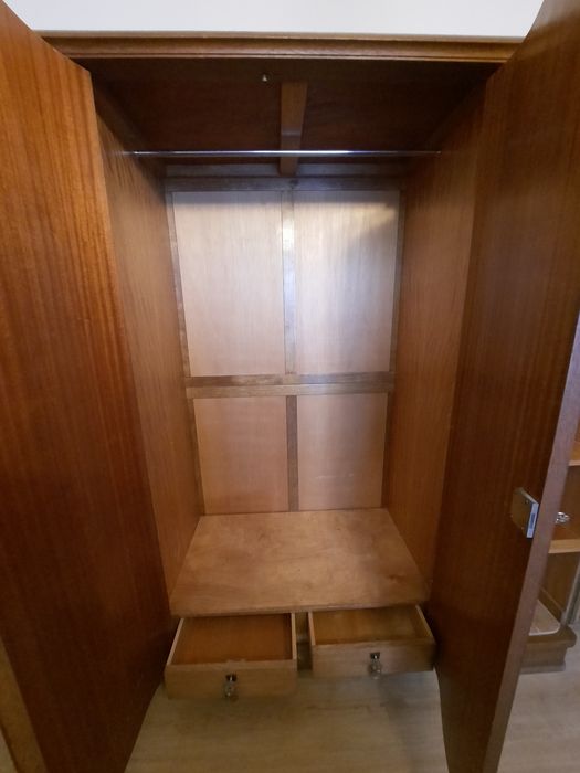 Roupeiro madeira maciça 60x2mx1,85 alt