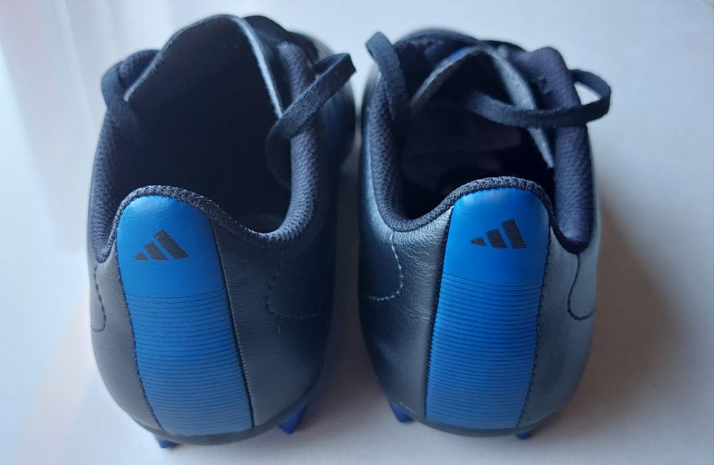 Chuteiras Adidas (novas)