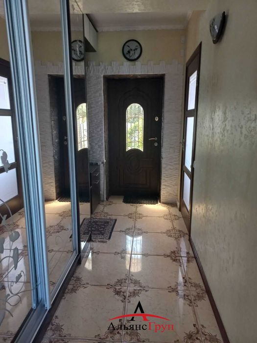 Продаж великого, сучасного будинку.