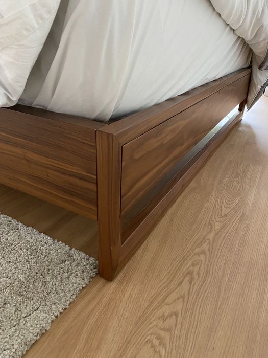 Cama em madeira de Nogueira 1.40 x 2.0m nova