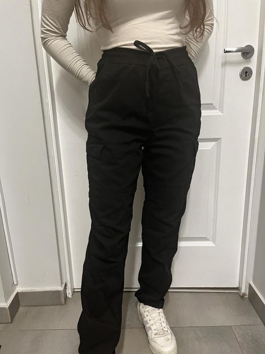 Spodnie cargo Bershka