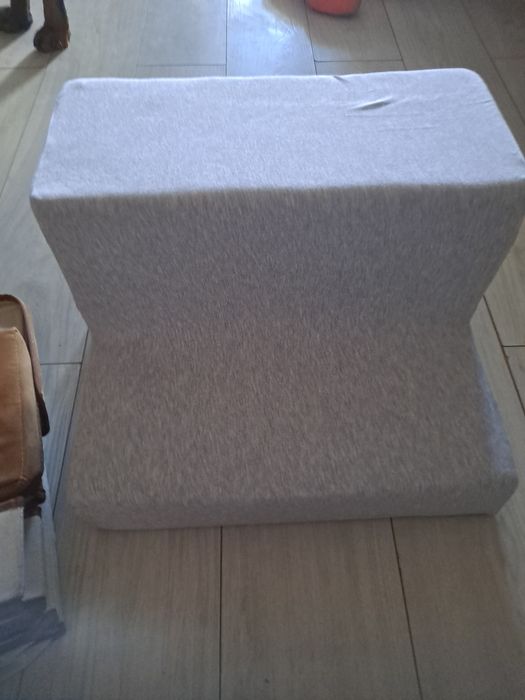 Schodki z gąbki dla pieska.