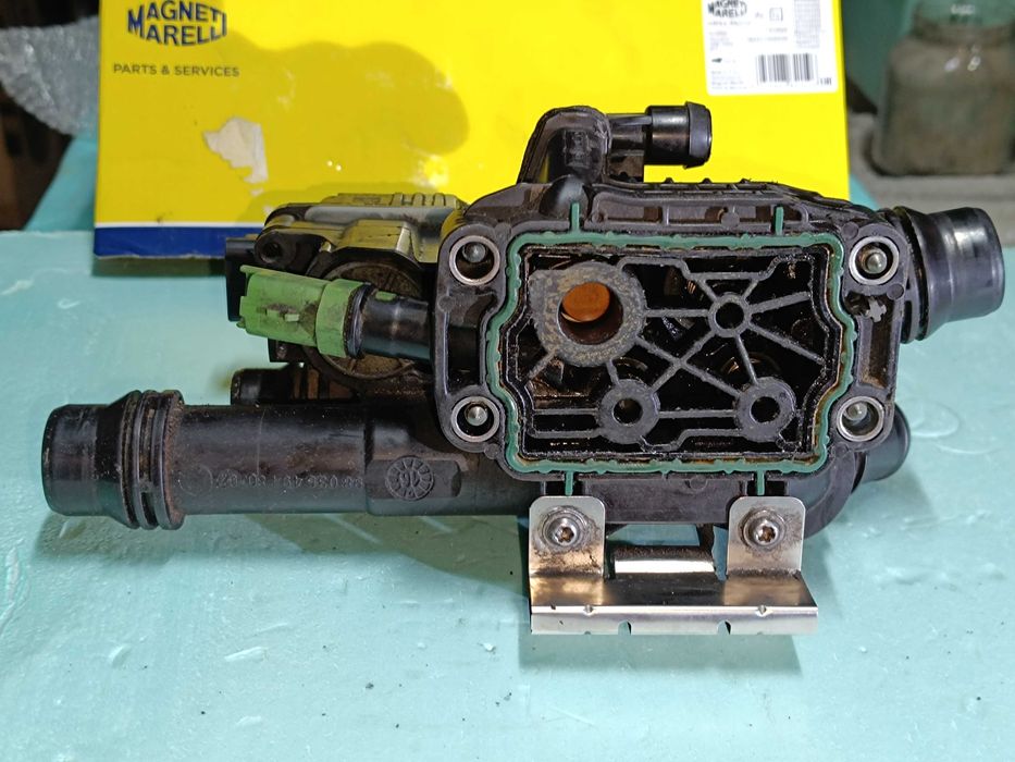Termostato usado MANN HUMMEL Citroen Peugeot C3 C4