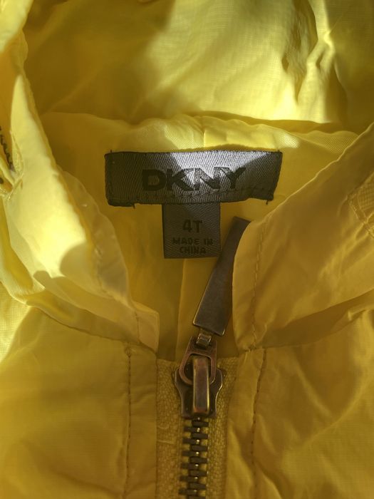 kurtka wiatrówka DKNY dla dzieci na  4 lata