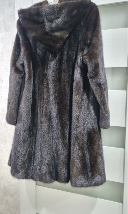 Шуба  норкова з  капюшоном нижче коліна  б/у