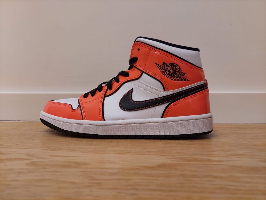 Air Jordan 1 Mid SE Turf Orange