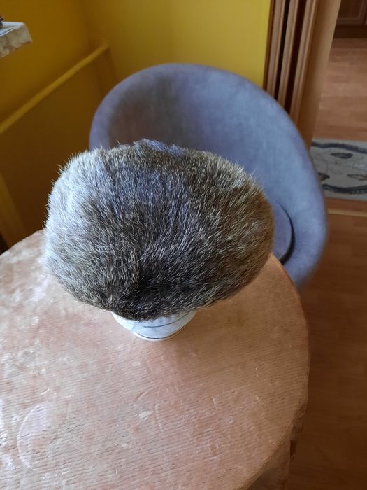 Beret  uniwersalny z nutrii.
