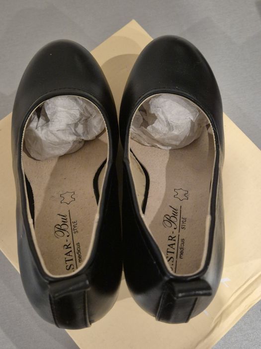 Buty na koturnie