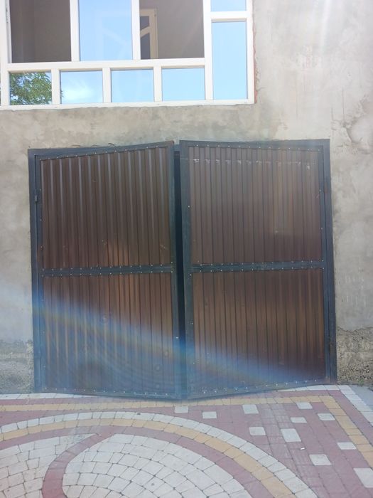 Ворота гаражные  в хорошем состоянии