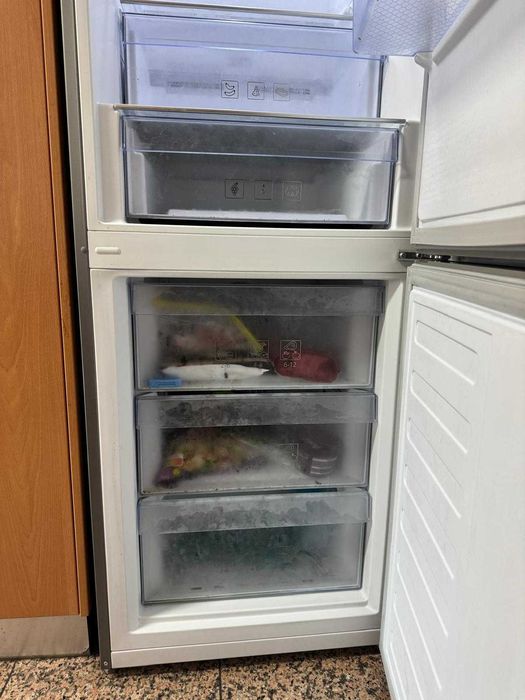 Frigorífico BEKO No Frost (como novo)