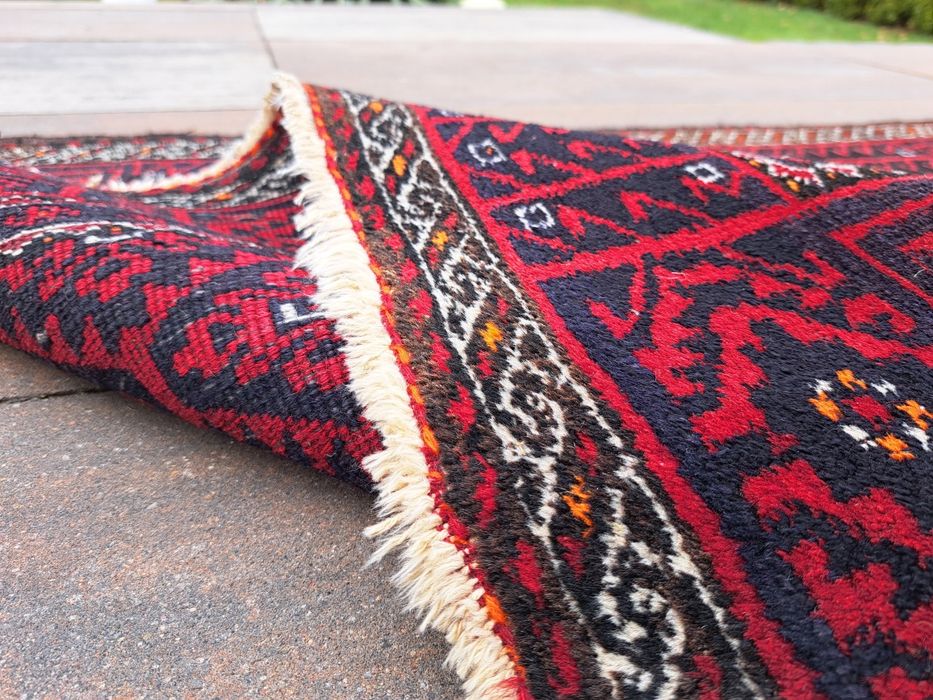 Autentyczny dywan Beluch z Iranu 104 × 200 cm – szlachetna prostota i orientalny charakter