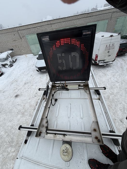 Дорожнє обмеження швидкості. Дорожня служба.