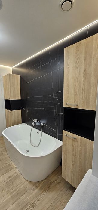 Szafki wiszące, bardzo solidne, do łazienki i nie tylko