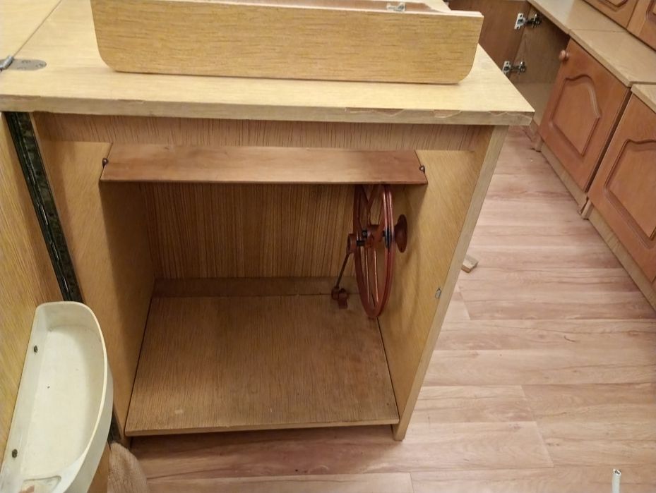 Szafka pod maszynę do szycia
