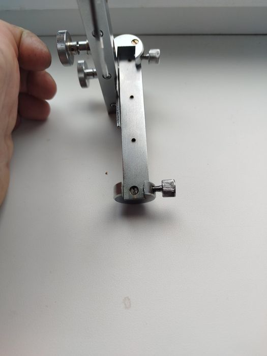 Припаратоводій до мікроскопа.